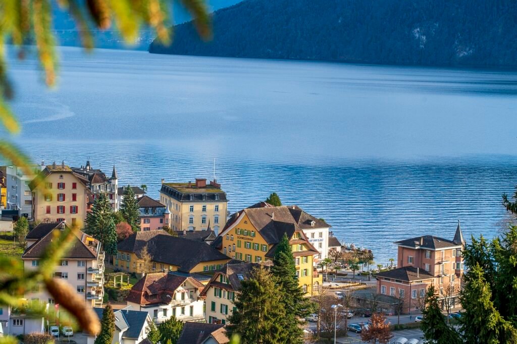 lake, houses, village-7022344.jpg